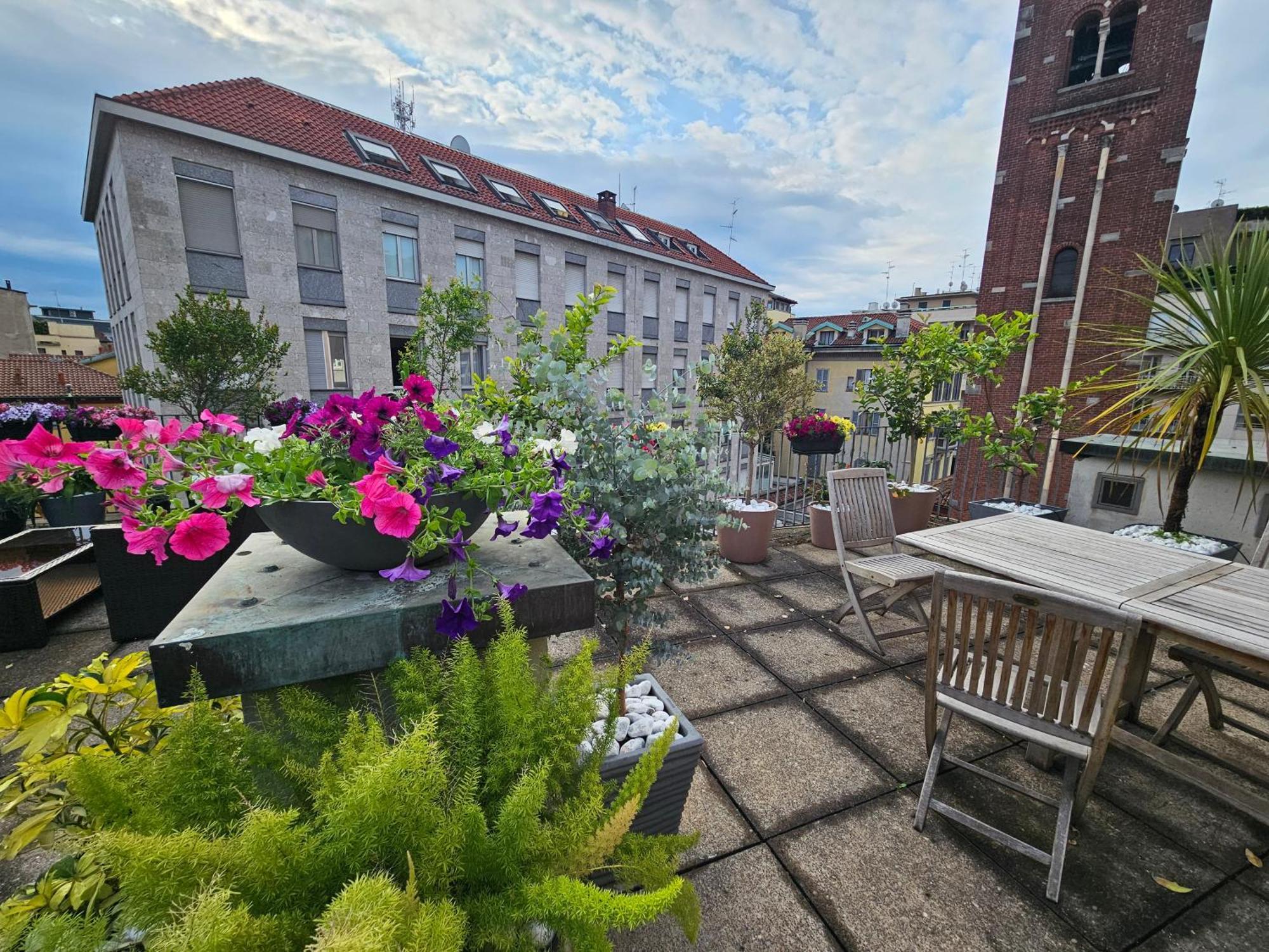 Exclusive Top Floor 2-Bedroom Flat Milán Exteriér fotografie
